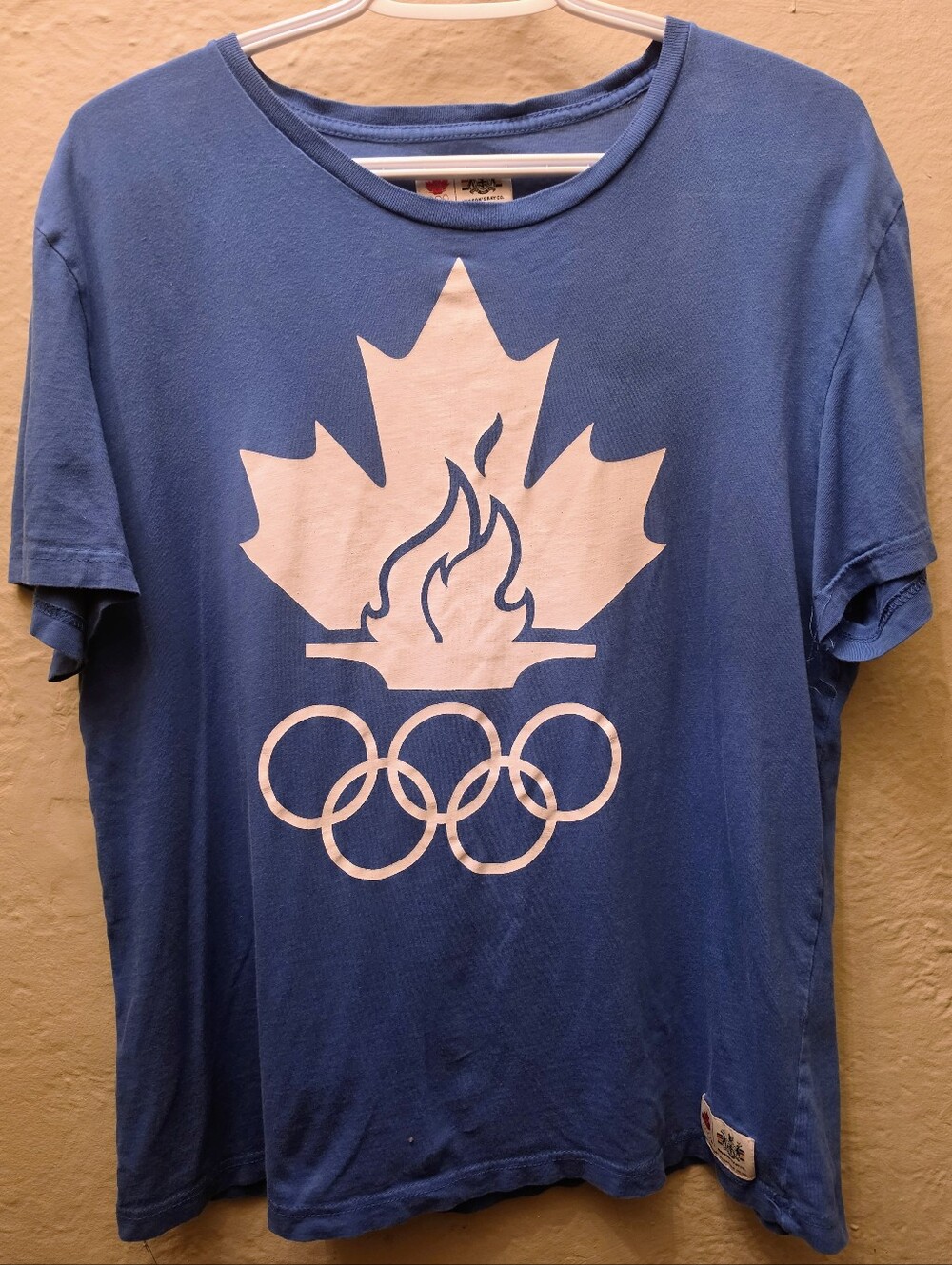 Hudson's Bay Canada Olympic Team Maple Leaf Rings Graphic T-Shirt Blue